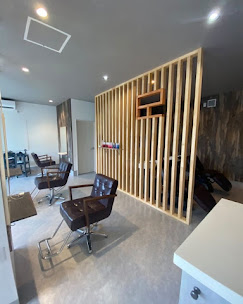 Roni hair 店内